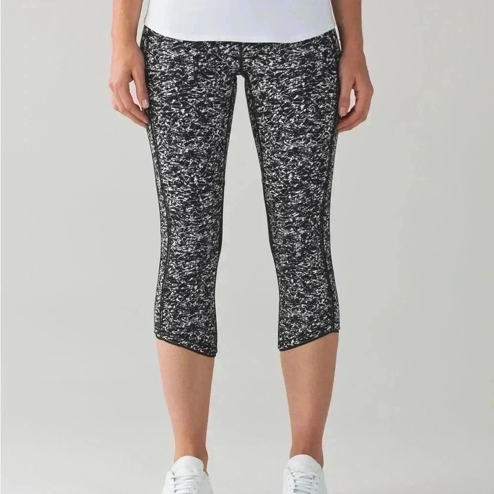 [Sz4] Lululemon  Deep Breath Crop (21" ) Iced Wave White Black-NWOT